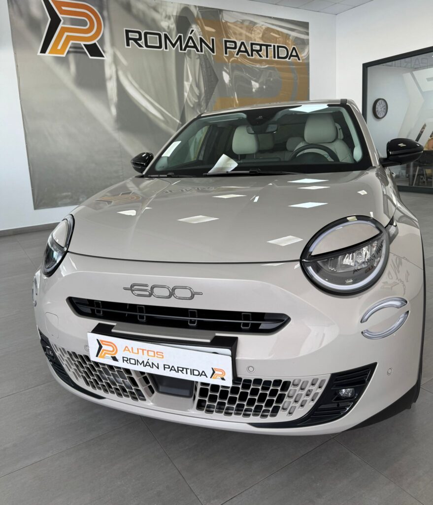 Protection De Seuil Arrière Pour Fiat 600 (Mild Hybrid/600e) 2023+ – Inox Noir Mat, Design ‘Ribs’, Collé Avec Ruban 3M, Anti-rayures
